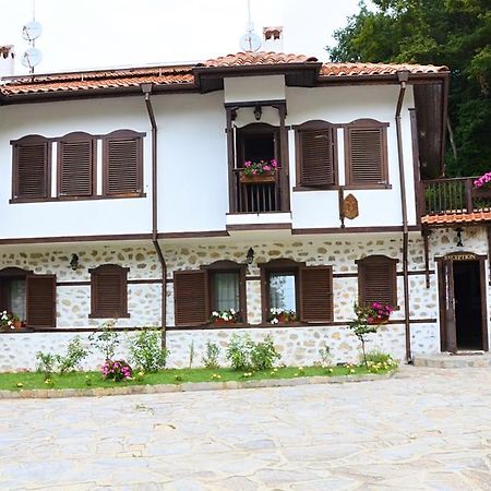 Family Hotel Dinchova Kushta Rozhen Exterior photo