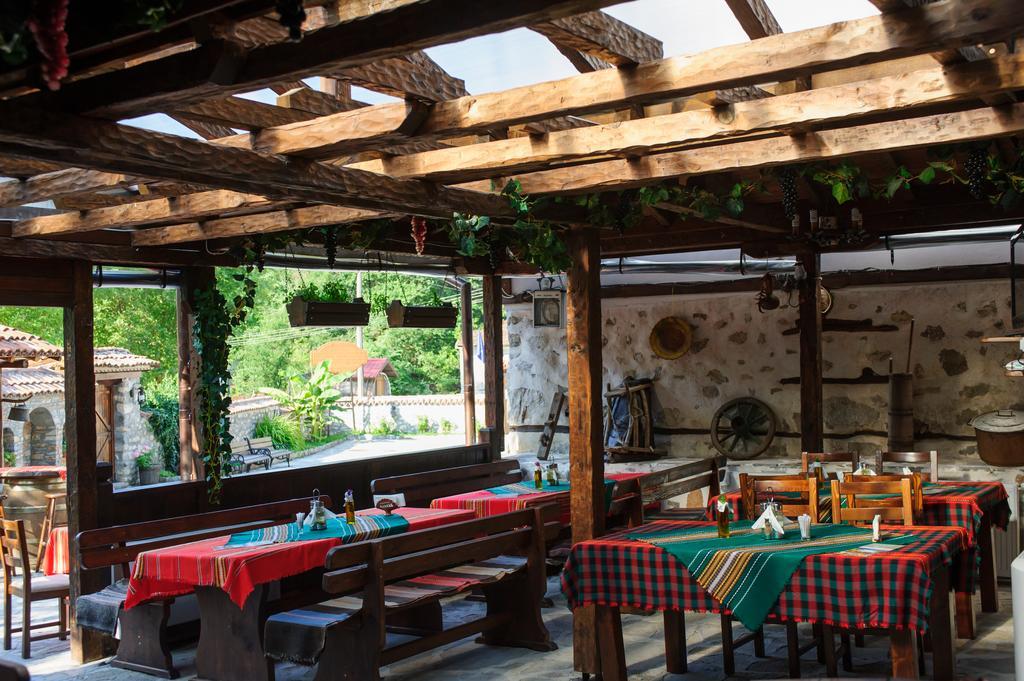 Family Hotel Dinchova Kushta Rozhen Exterior photo