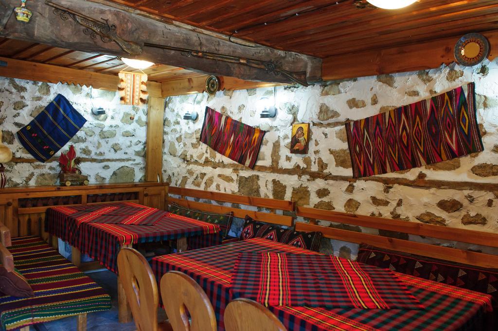 Family Hotel Dinchova Kushta Rozhen Exterior photo