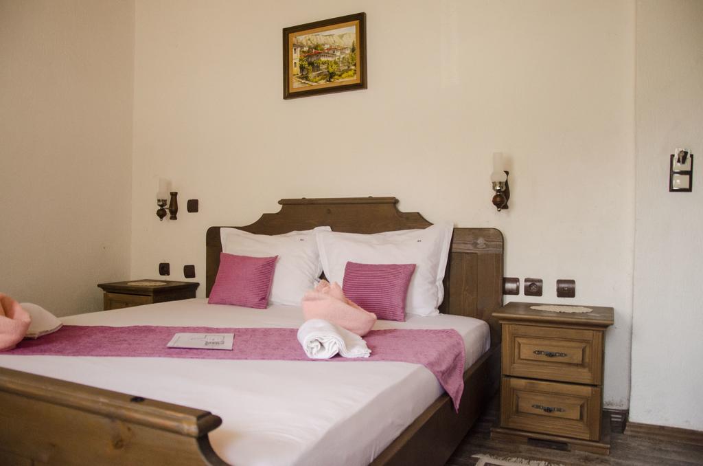 Family Hotel Dinchova Kushta Rozhen Exterior photo